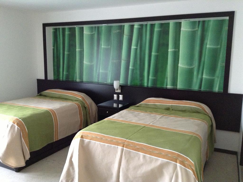 Los Faroles Hotel Uruapan (Michoacan) Quarto foto