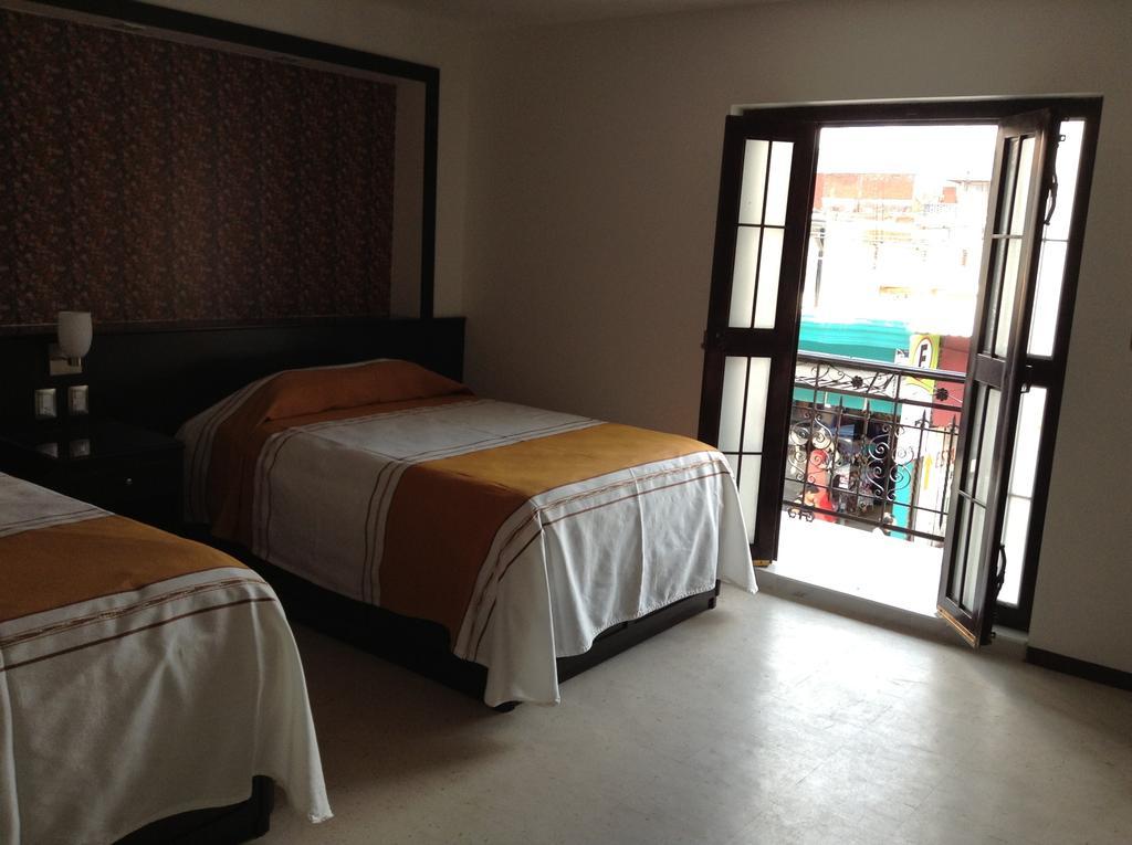 Los Faroles Hotel Uruapan (Michoacan) Quarto foto