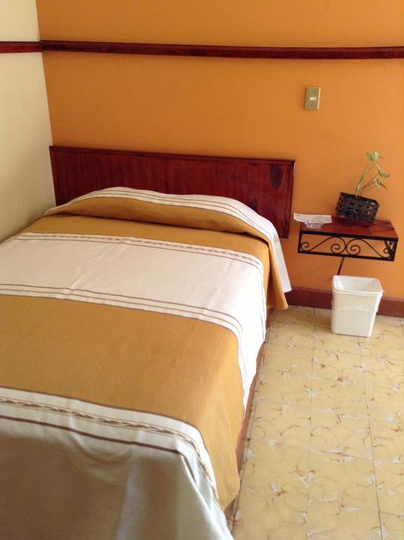 Los Faroles Hotel Uruapan (Michoacan) Quarto foto